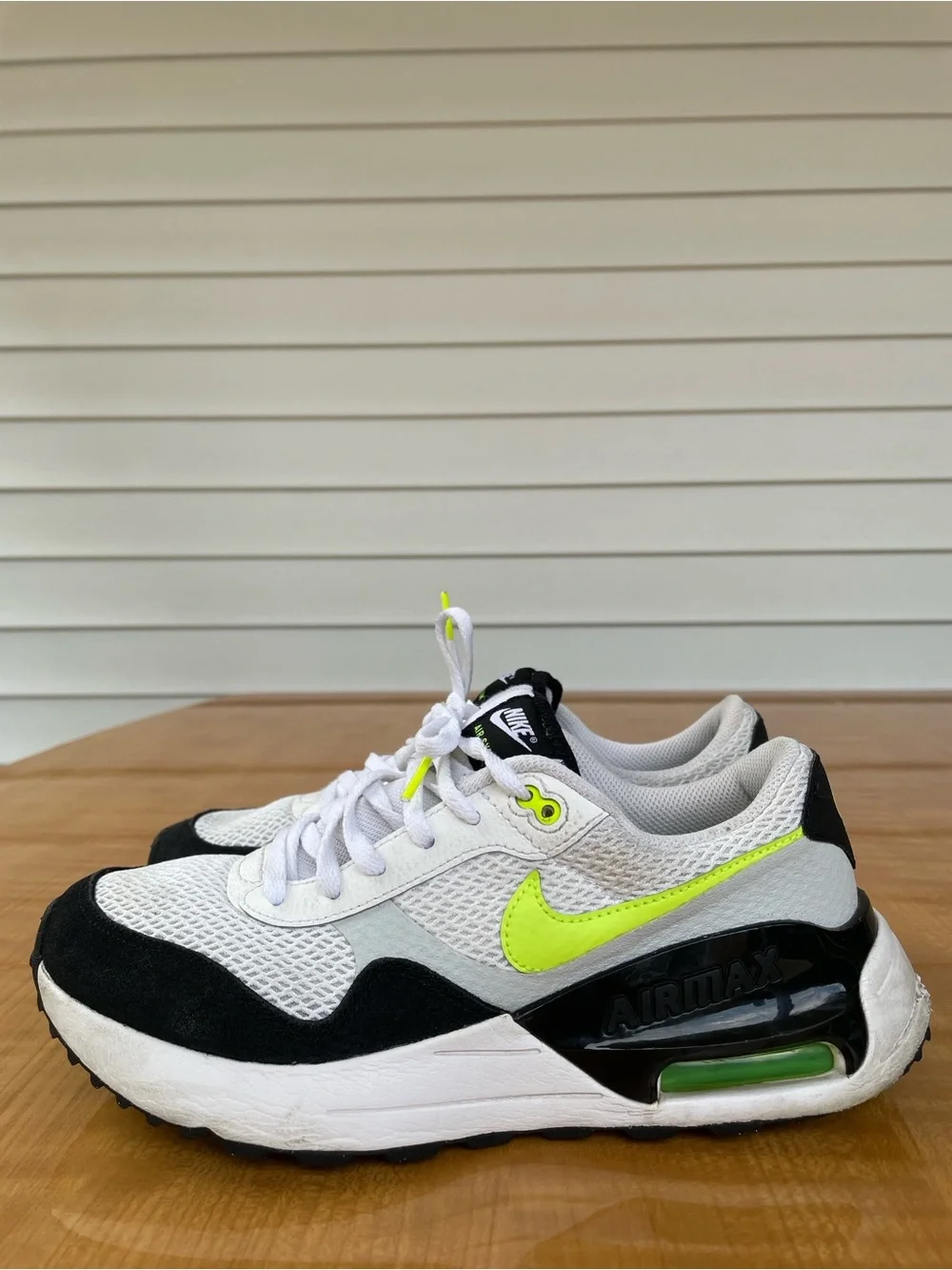 Nike Air Max Sneakers Size 6.5 Kids | 8 Women’s Running